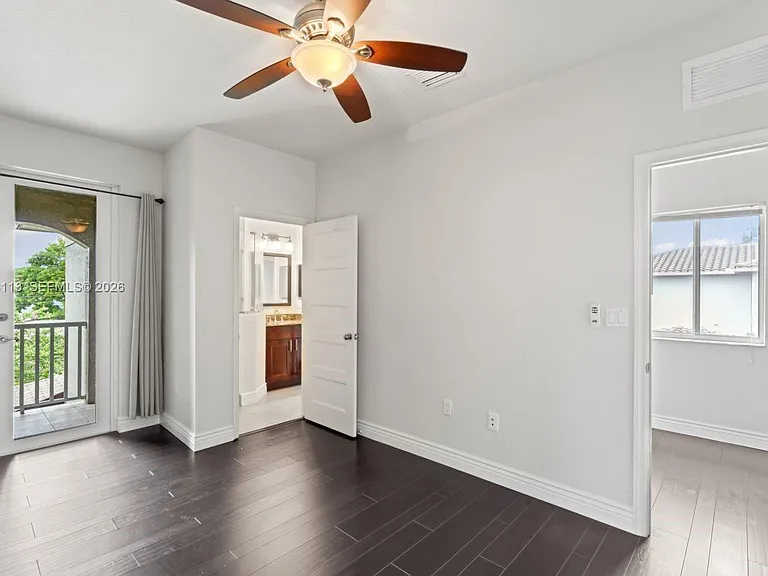 1110 NE 1st Ave #1110 — Photo 16