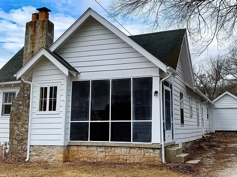516 Regents Ave — Photo 1