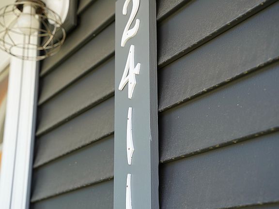 3rd image of 2411 Lynn Ave