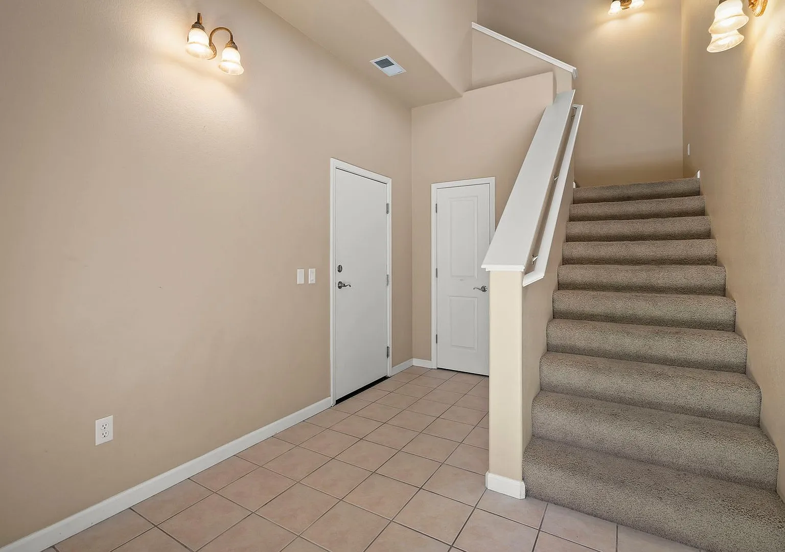 Beautiful Fleur de Lis townhome, Gated Community! — Photo 4
