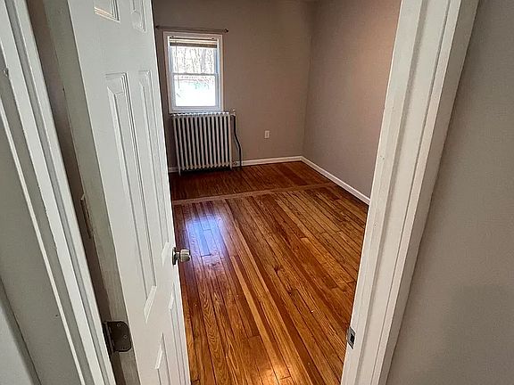 5th image of 2327 12th Ave Floor 2