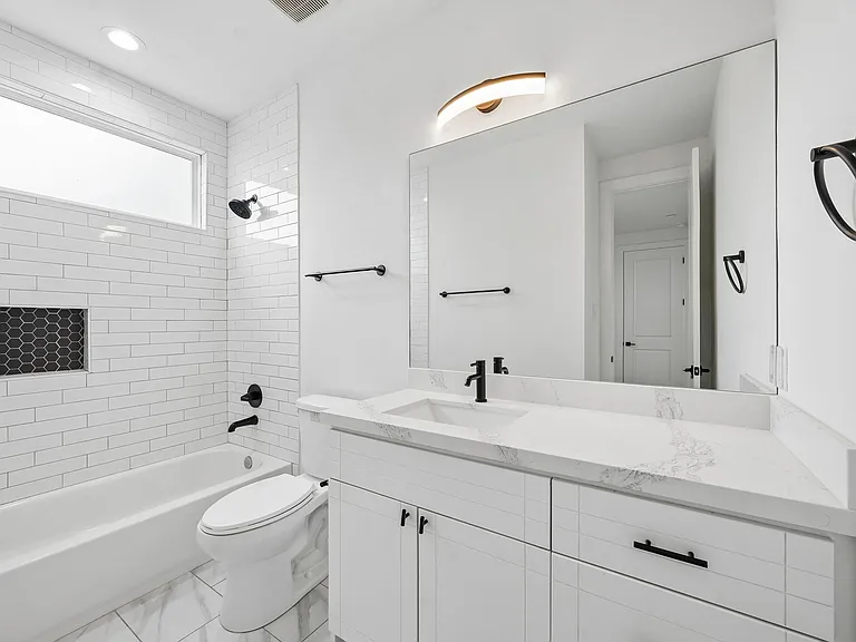424 Sikes St — Photo 10