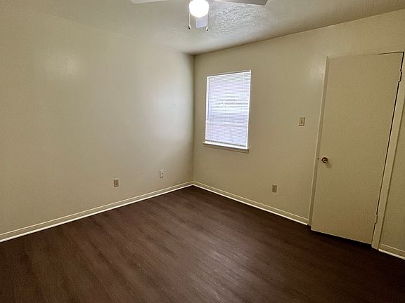 3rd image of 808 Navarro Dr #B