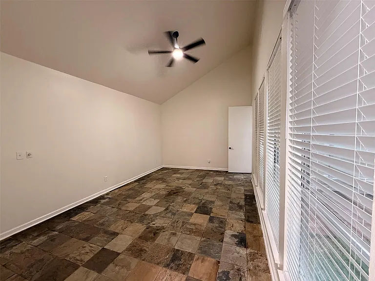 1114 Stoney Hill Dr — Photo 27