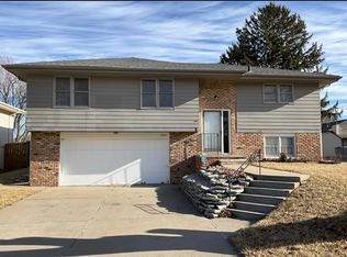 15246 U St, Omaha, NE 68137