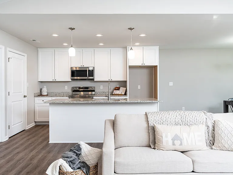 113 Lake View Cir — Photo 4
