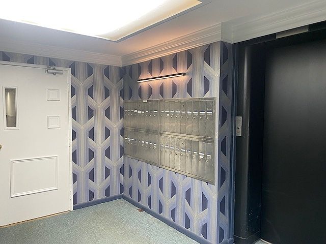 Mailroom/ Lobby
