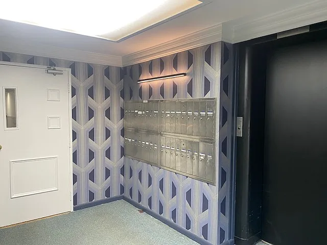Mailroom/ Lobby