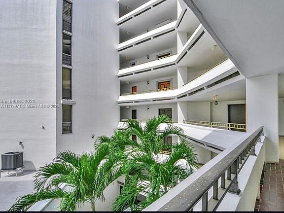 4th image of 13953 Kendale Lakes Cir #807B