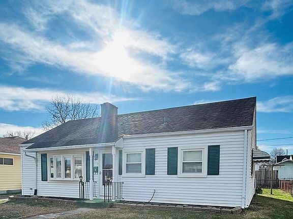 3rd image of 8 Berkley Dr