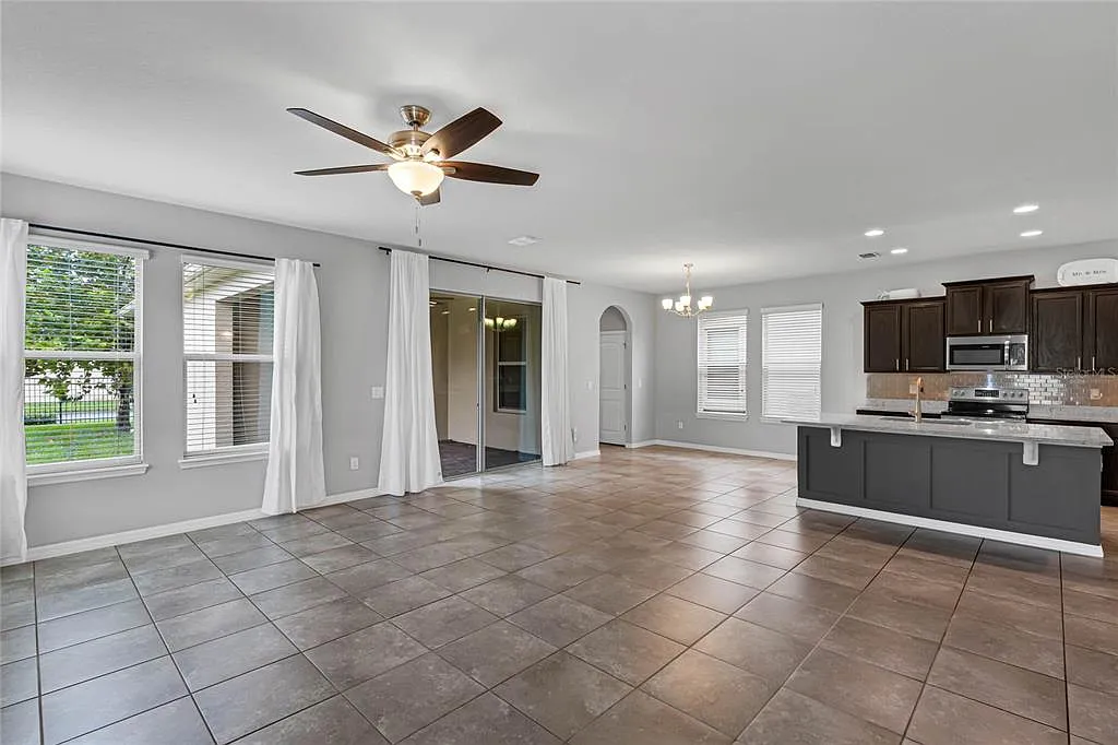 3 bed, 2.5 bath, 2170 sqft, $3,200 — Photo 3