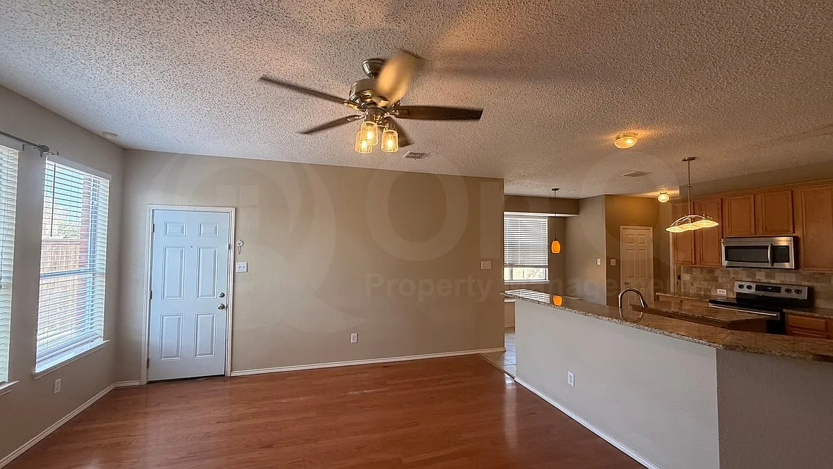 4 bed, 3.0 bath, 2630 sqft, $2,650 — Photo 4