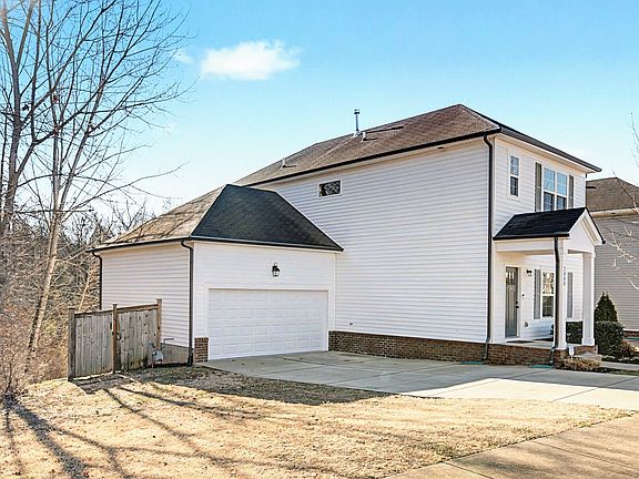 2nd image of 2000 Wild Oaks Ct
