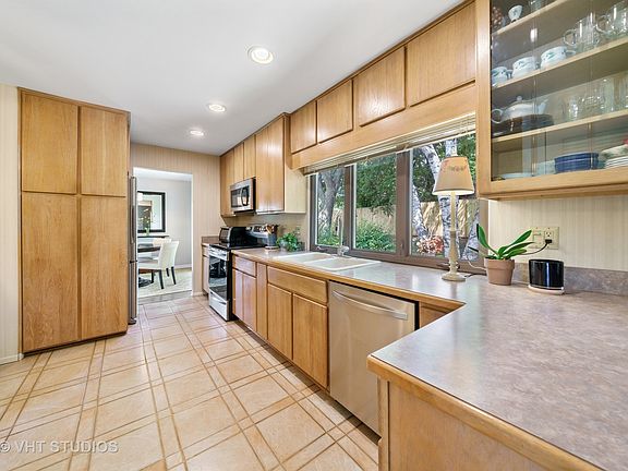 5th image of 704 Parkview Ct