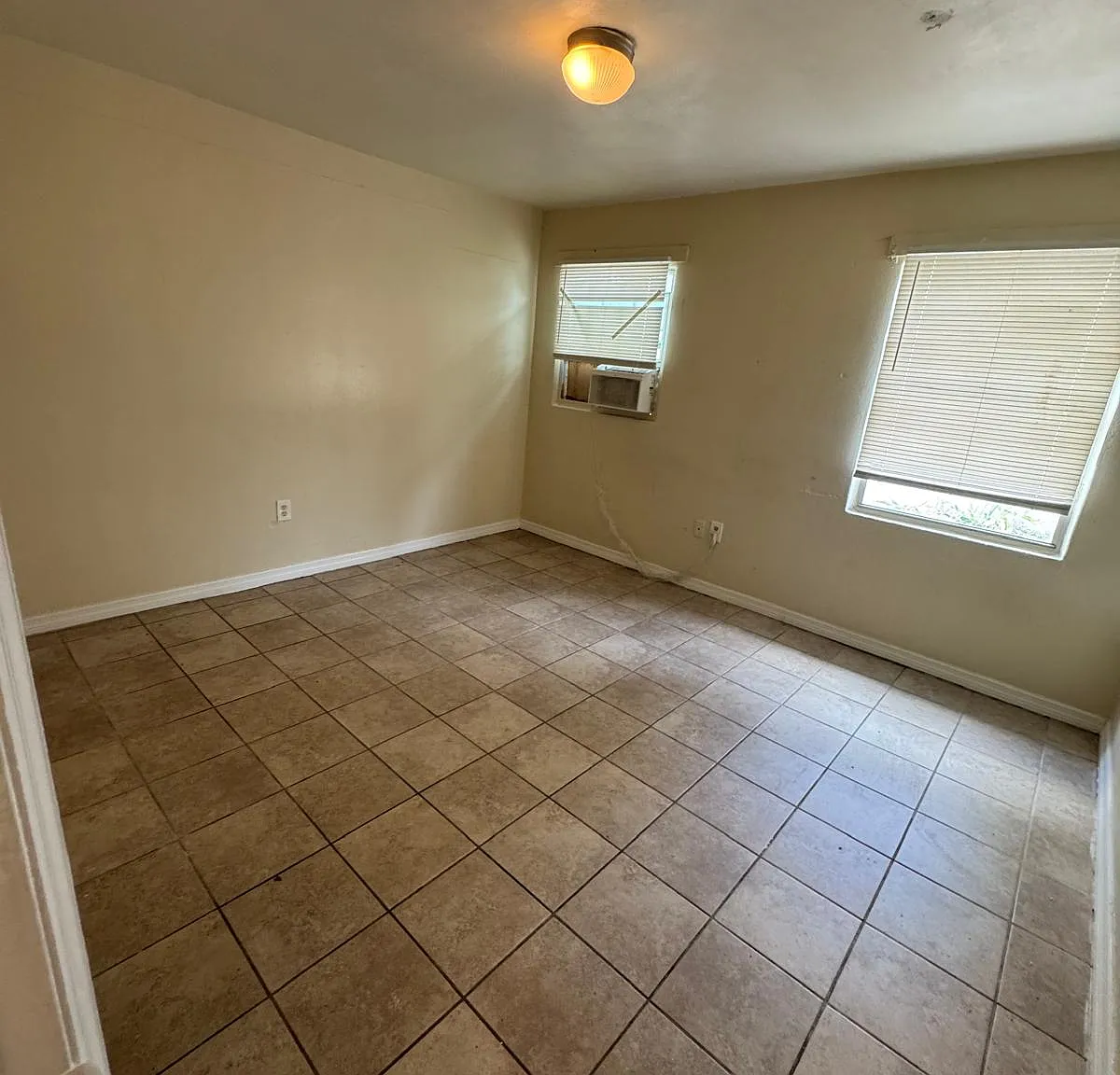 2 bed, 702 sqft, $1,250 — Photo 4