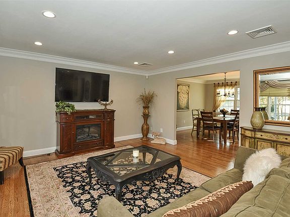 4th image of 15 Black Gum Tree Ln