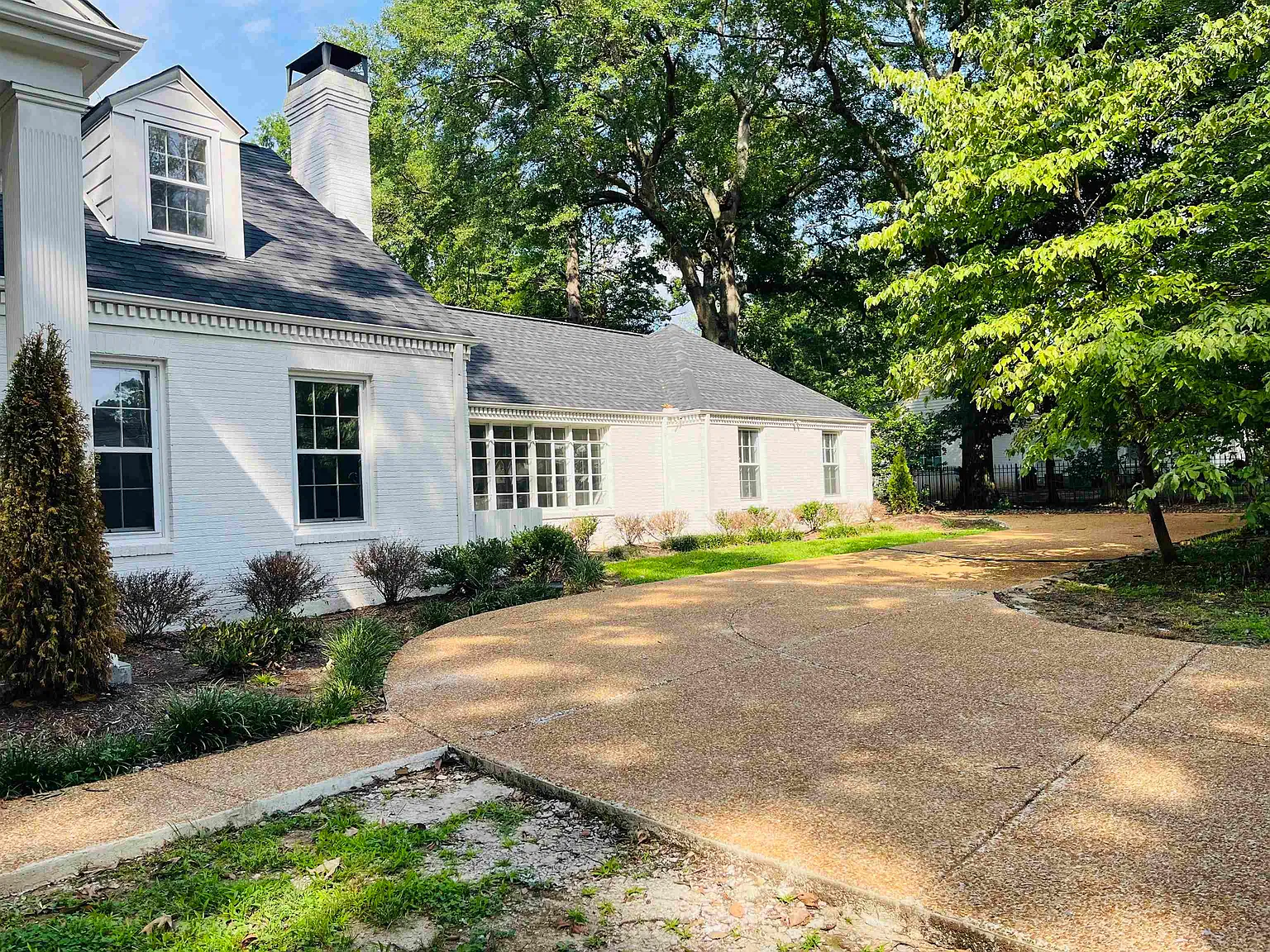 5 bed, 3.5 bath, 3535 sqft, $3,995 — Photo 3