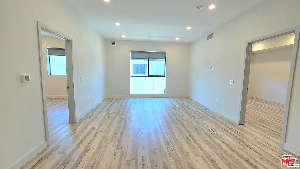 2 bed, 2.5 bath, 1310 sqft, $3,950 — Photo 4