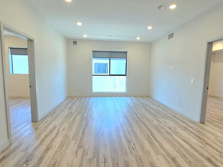1540 S Hayworth Ave #202 — Photo 4