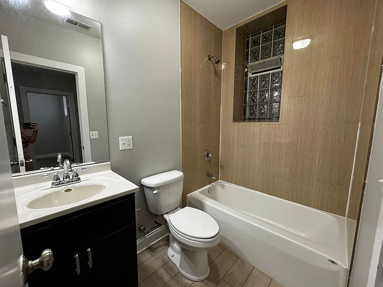 5400-02 N Winthrop Ave — Photo 9