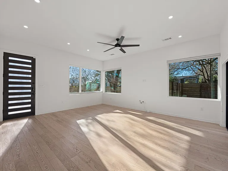 910 Nalide St #B — Photo 4