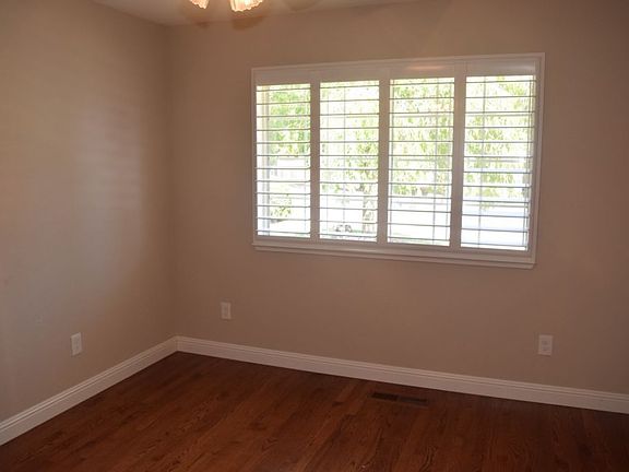 3rd image of 1657 Stone Way