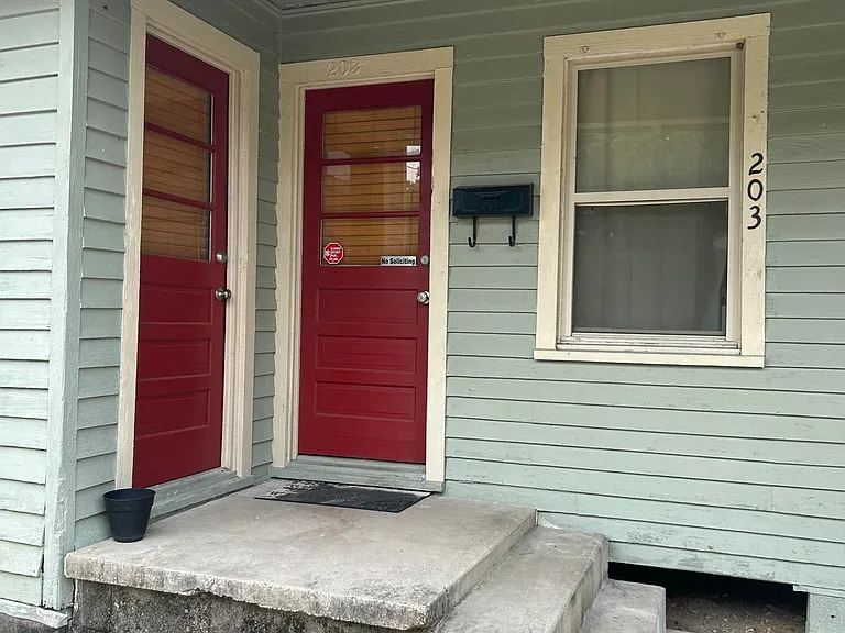 203 Armand St — Photo 1