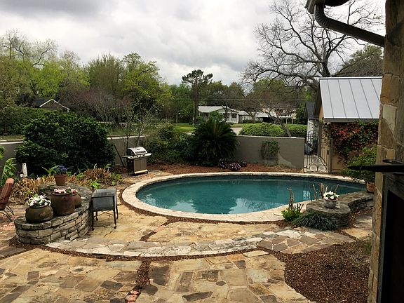4th image of 202 Castano Ave