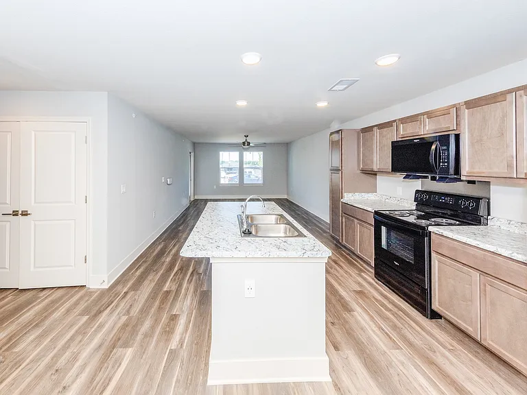 The Caravel Apartments — Photo 10