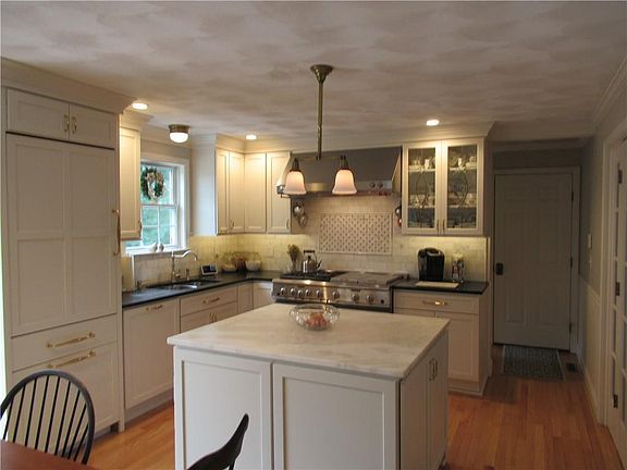 5th image of 125 Birchwood Dr
