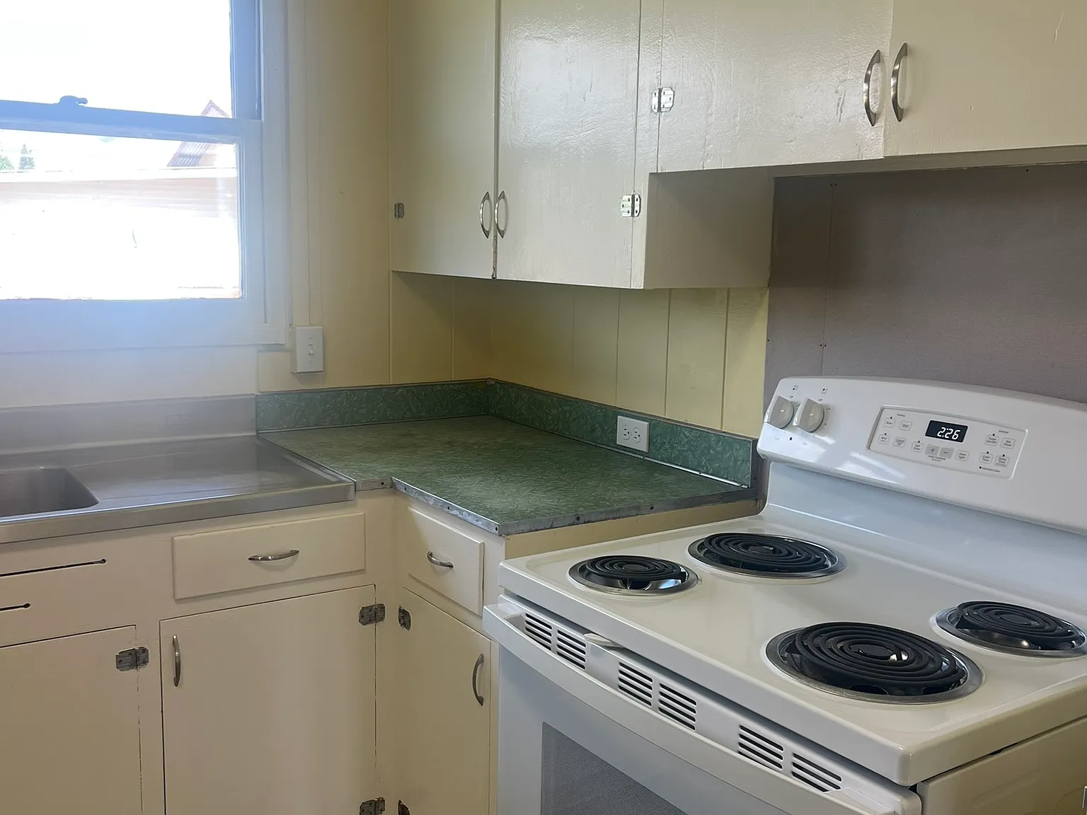 3 bed, 1.5 bath, 912 sqft, $3,500 — Photo 2