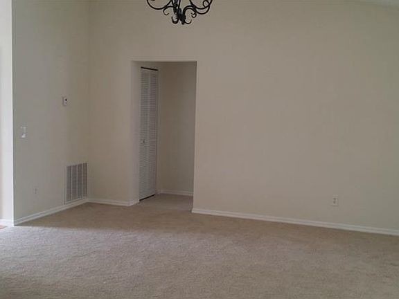 4th image of 2800 Derby Dr