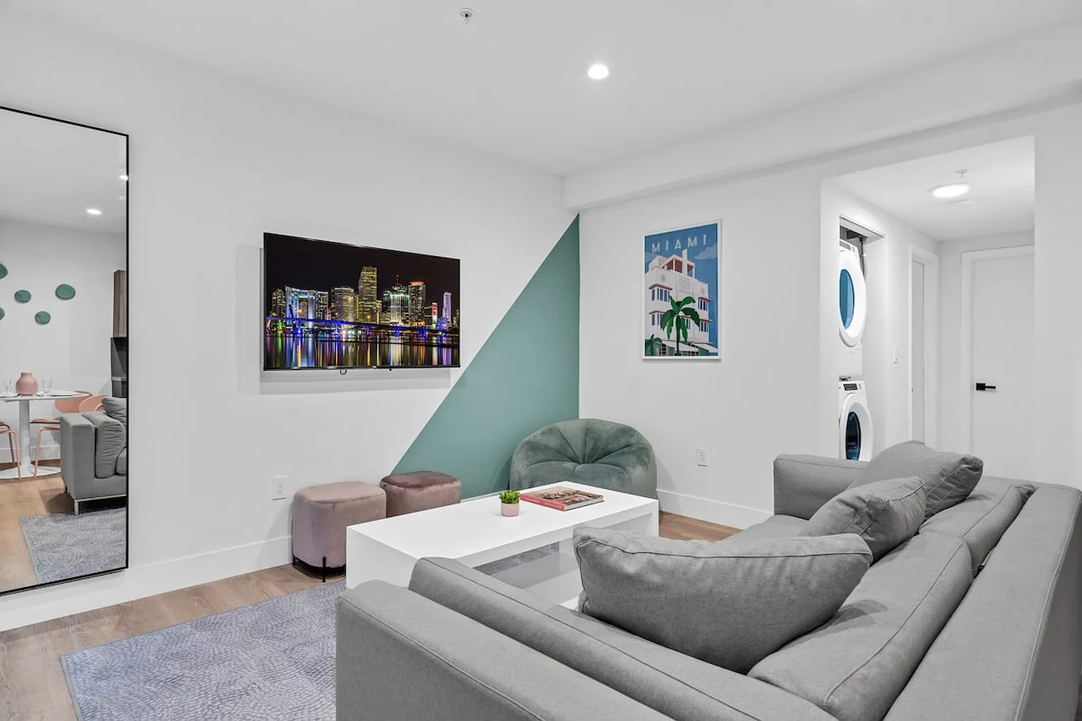 2 bed, 1.0 bath, 861 sqft, $5,829 — Photo 4