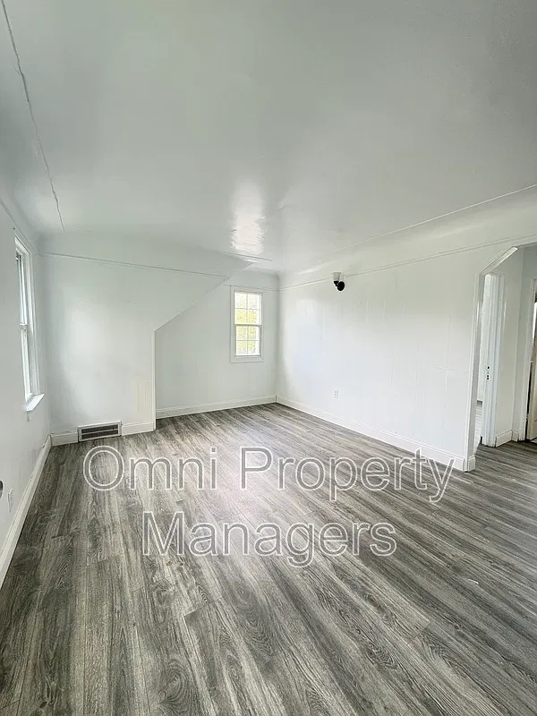 2 bed, 1.0 bath, 900 sqft, $900 — Photo 4