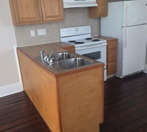 3rd image of 2109 Ball St APT D