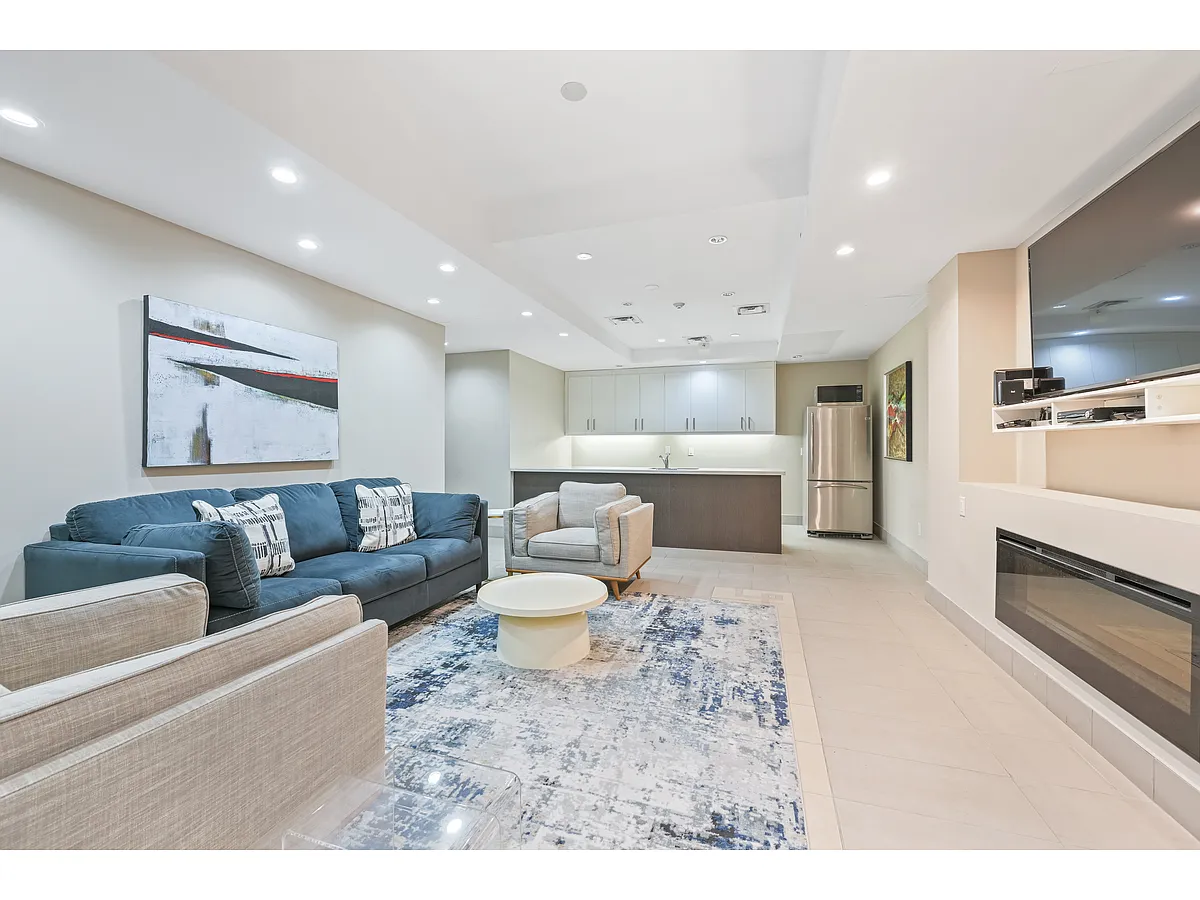 3443 Bathurst St #1201412 photo 1