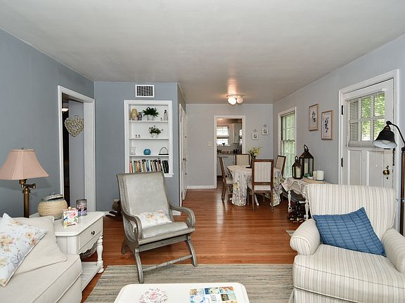 4th image of 5709 Rosslyn Ave