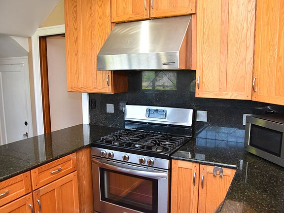 3rd image of 1225 N G St