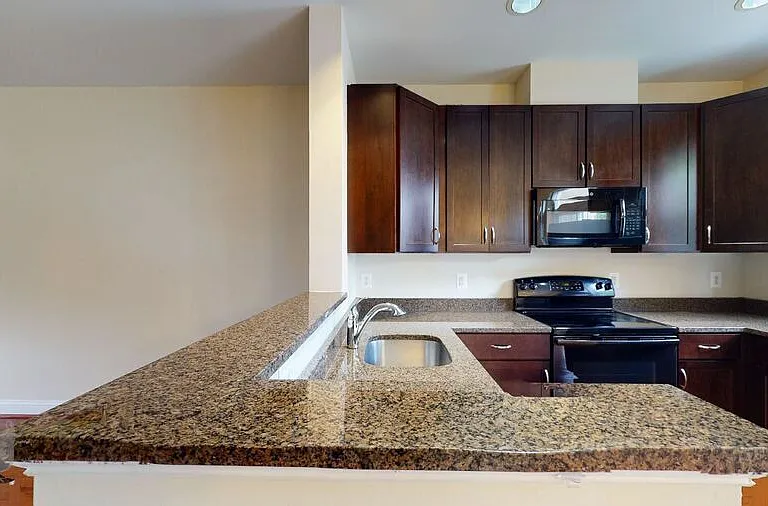 720 Barnes St NE — Photo 12