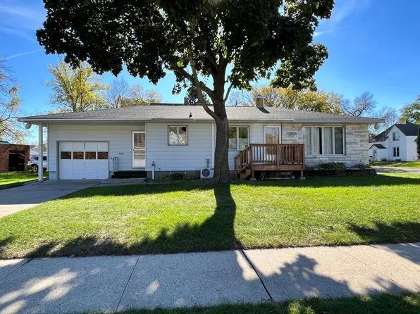 223 5th St S, Sauk Centre, MN 56378