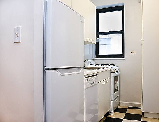 5th image of 223 E 61st St APT 5F