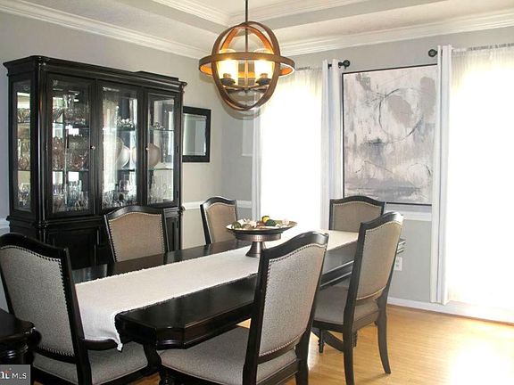 3rd image of 77 Ironoak Ct