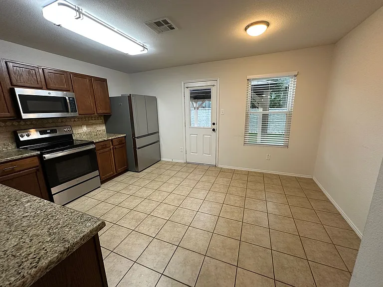 705 Morgan Dr — Photo 12