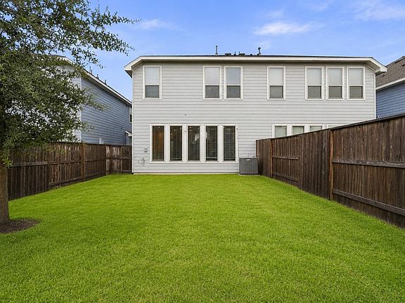 3rd image of 4215 Champlain Way