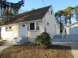 29 Nostrand Ave, Brentwood, NY 11717