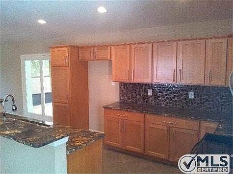 5th image of 2110 W Northgate Dr
