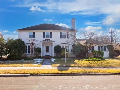 25 Liberty Avenue, Lindenhurst, NY, 11757