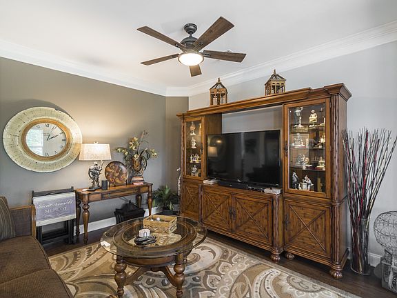 5th image of 132 Bexley Way