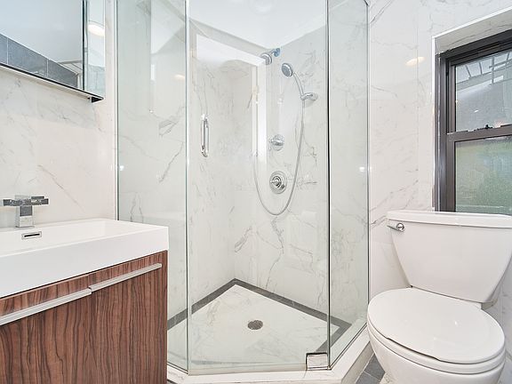 4th image of 226 W 13th St APT 3R