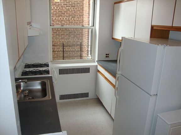 4th image of 7238 113th St APT 5F